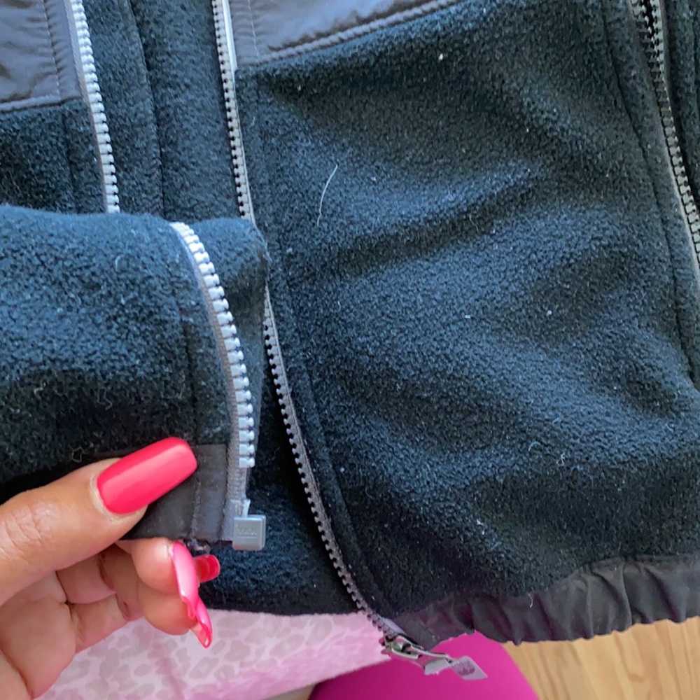 Black north face jacket Size 7-8 kids - Picture 4 of 4
